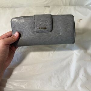Fossil Madison Gray Pebbled Leather Full Zip Wristlet Wallet